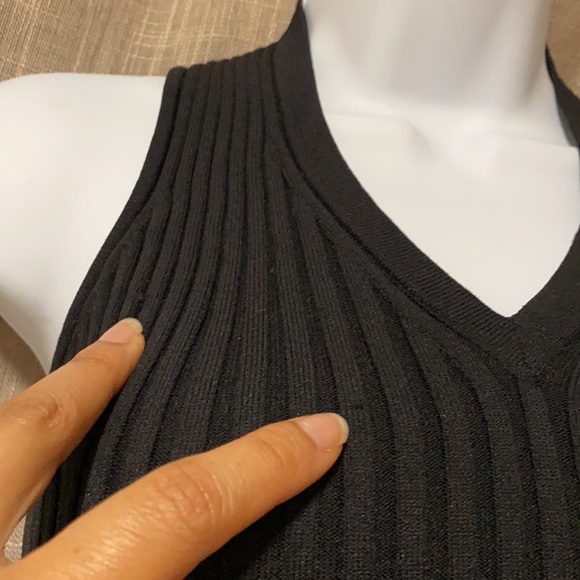 Authentic Chanel Ribbed Knit Sleeveless Top in Black size 40 - Picture 9 of 16